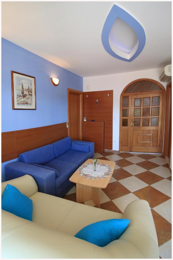 -Villa Sjor -Primosten-Apartmani- Has 2 Large Apartments And 2 Smaller Ones -Primosten Lokvice 6 Zewnętrze zdjęcie
