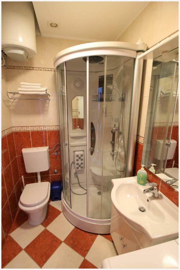 -Villa Sjor -Primosten-Apartmani- Has 2 Large Apartments And 2 Smaller Ones -Primosten Lokvice 6 Zewnętrze zdjęcie