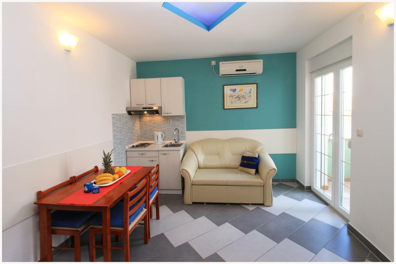 -Villa Sjor -Primosten-Apartmani- Has 2 Large Apartments And 2 Smaller Ones -Primosten Lokvice 6 Zewnętrze zdjęcie